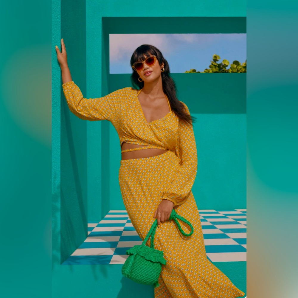 Skirt and crop shirt set